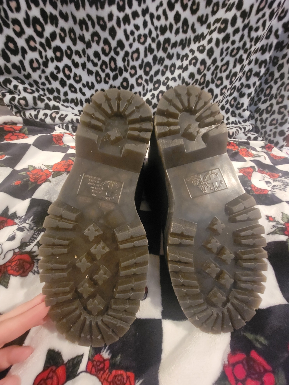 Wmns 7US Dr. Marten Devin Heart Boots - Picture 6 of 7